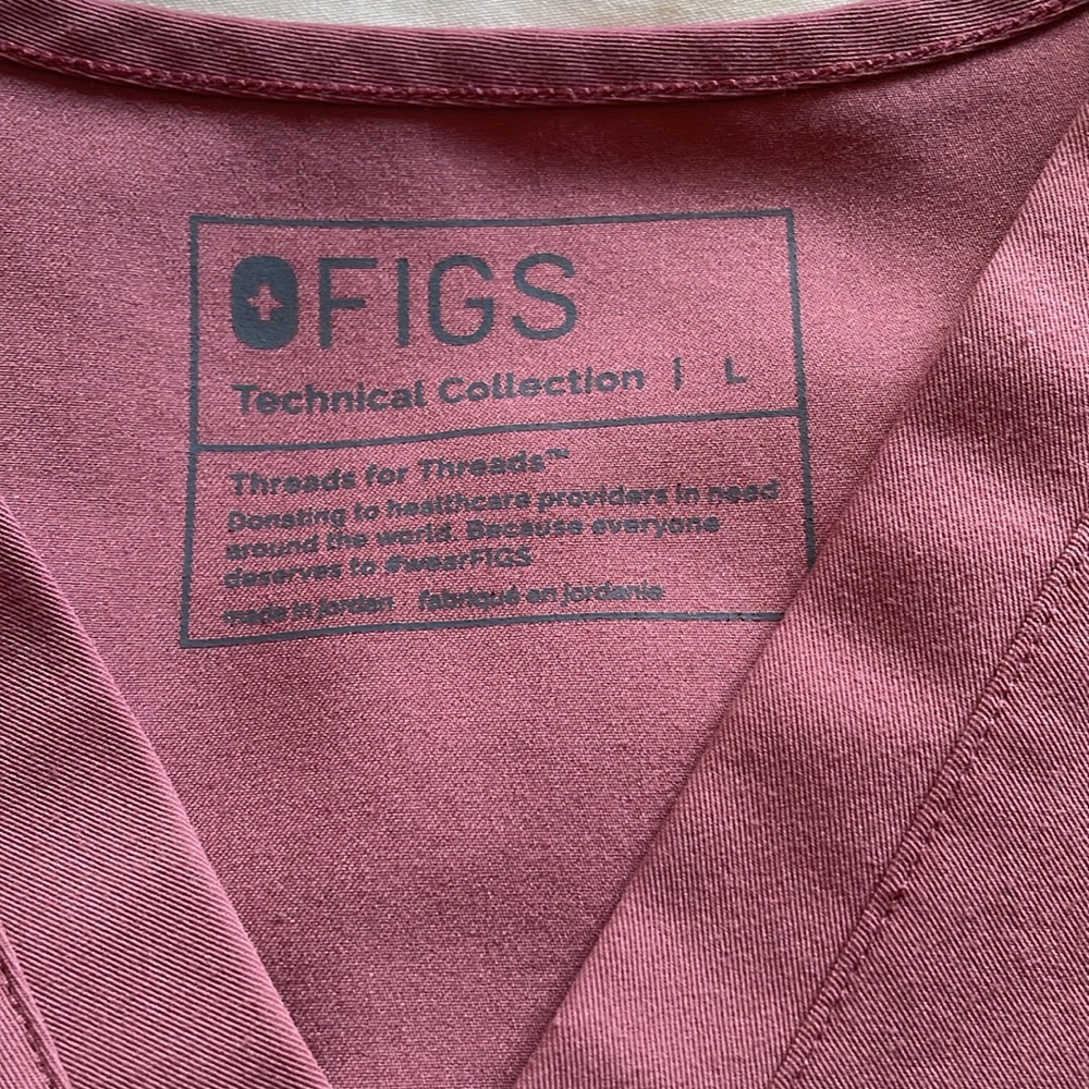 Figs scrubs set Women's Mauve V-Neck Tee L and matching pants Petite L. - Picture 2 of 2